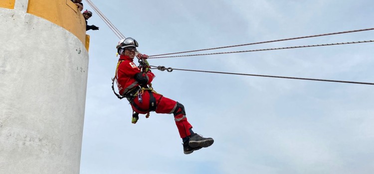 Realiza personal de Cruz Roja Mexicana mega práctica de rescate vertical