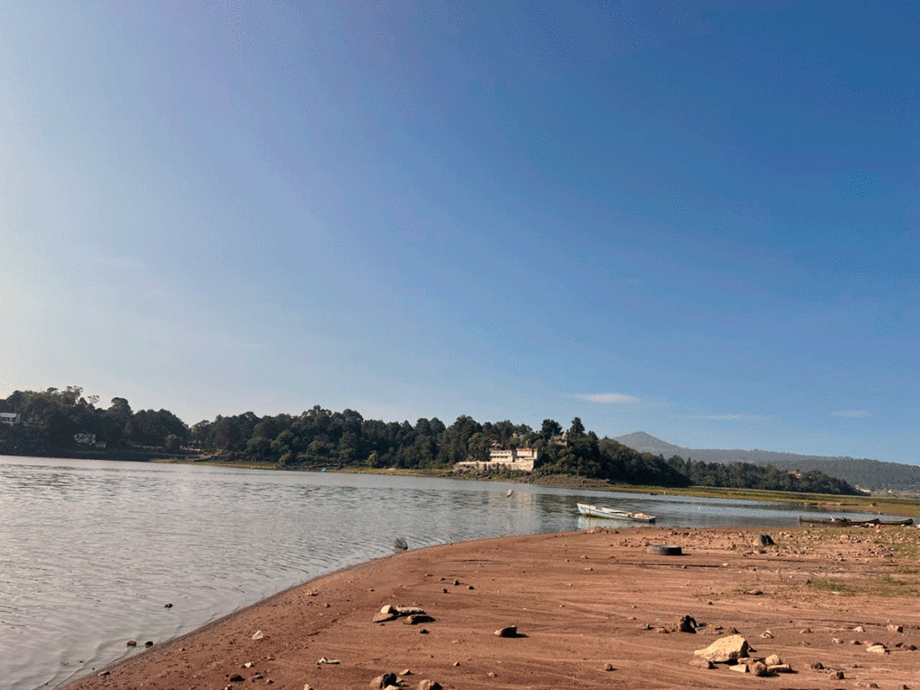 aguas tratqdas en la presa de Villa Victoria