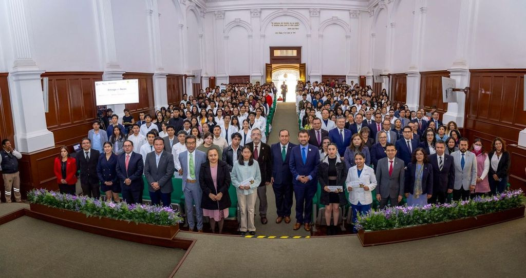 Entrega de becas CONACYT en la UAEM
